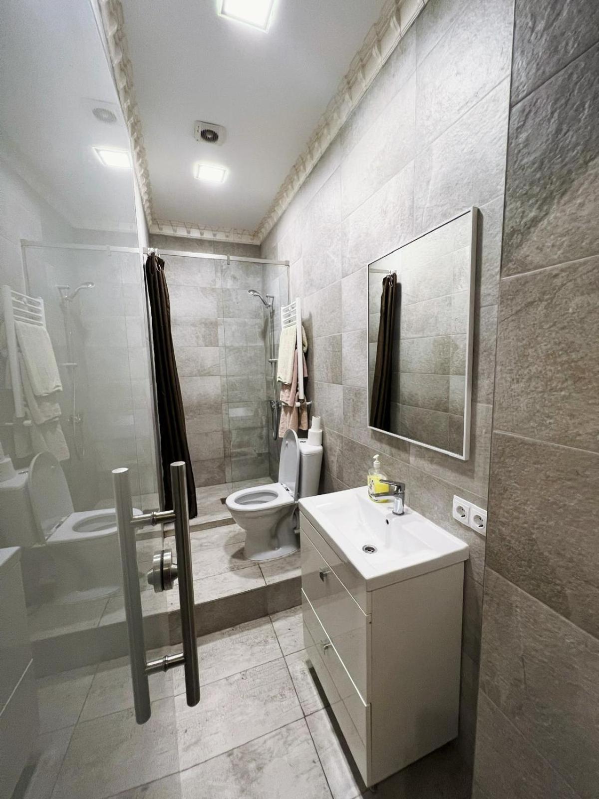 Center Apartment คีชีเนา ภายนอก รูปภาพ